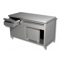 Tavolo inox con scorrevoli profondità 600 con cassetti orizzontali Tavolo inox con scorrevoli profondità 600 con cassetti orizzontali